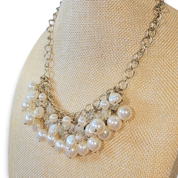 Francesca's Faux pearl and clear faceted bead chunky statement necklace - Picture 15 of 15